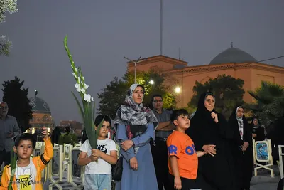 آیین عطرافشانی و گلباران مزار مطهر شهدا در اصفهان