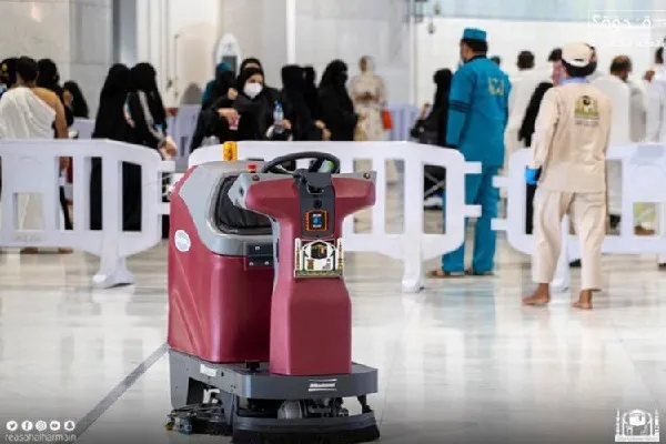 Robot Helps Sterilisation Process at Grand Mosque