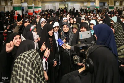 دیدار رأی اولی‌ها و خانواده‌های شهدا با مقام معظم رهبری