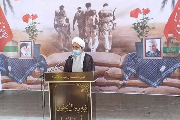 مراسم تجلیل از روحانیون رزمنده در لامرد برگزار شد