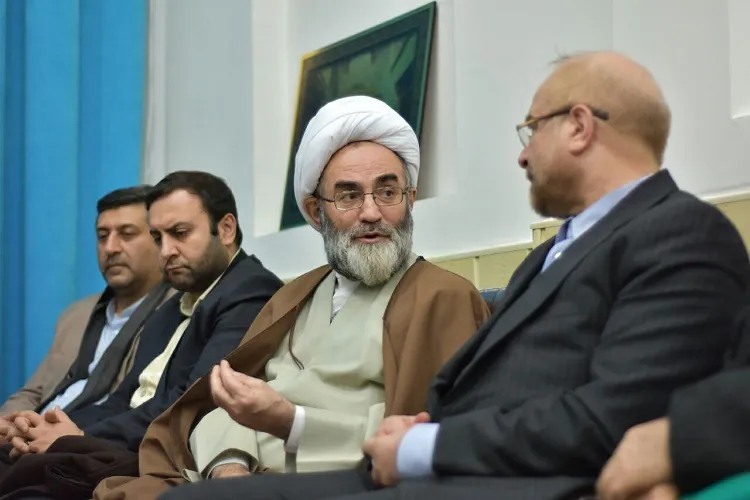 یارگیری دشمن در میان تاثیرگذاران جامعه اسلامی