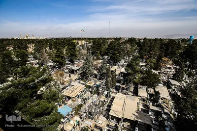 خانه تکانی قبور شهدا در آخرین پنجشنبه سال ۹۶