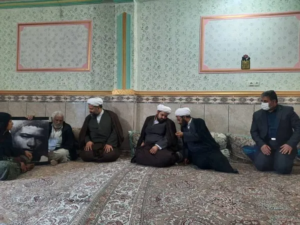 خدمت‌رسانی به خانواده شهدا و ایثارگران یک وظیفه است