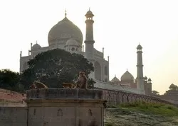 Des cérémonies hindoues dans le Taj Mahal!
