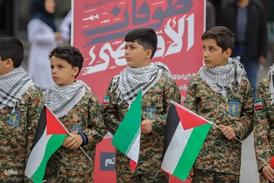 زنجیره انسانی دانش آموزان و کادر درمان تبریز در حمایت از مظلومان غزه‎