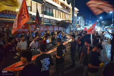 مراسم برافراشتن پرچم عزاداری در کشمیر