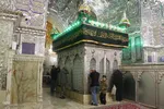 آیین سیاه‌پوشان و تعویض پرچم گنبد حرم حضرت شاهچراغ‌(ع)