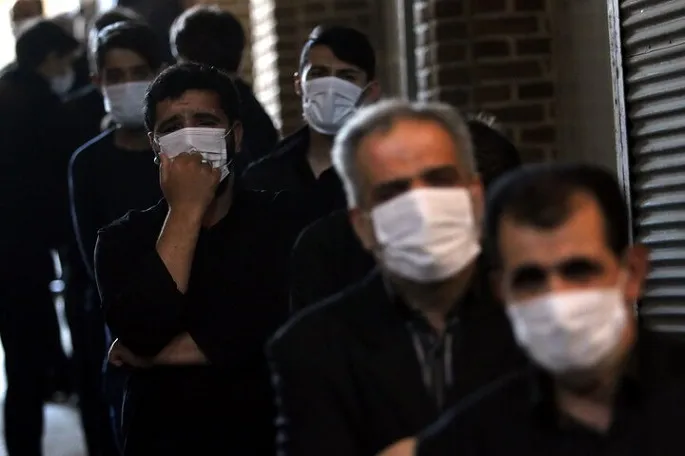 توزیع ماسک رایگان در هیئت‌های عزاداری کرمانشاه