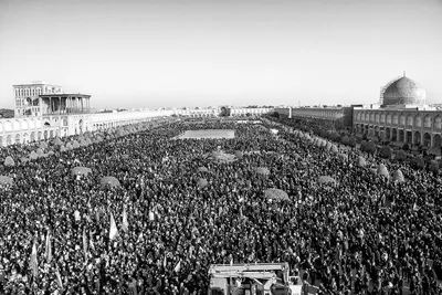تجمع سوگواران امام خامنه‌ای در میدان امام اصفهان