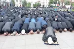 نماز ظهر عاشورا در میدان شهدای ذهاب رشت اقامه می‌شود