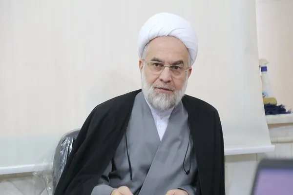 وظیفه اساتید دانشگاه‌ها در القای استقلال و علاقە بە کشور بین دانشجویان
