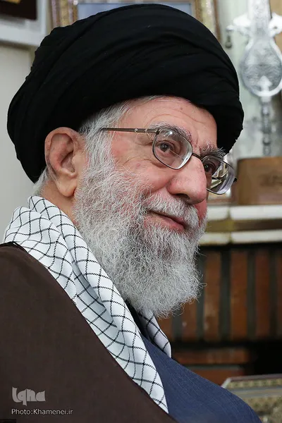 حضور مقام معظم رهبری در منزل شهید محمدحسین حدادیان
