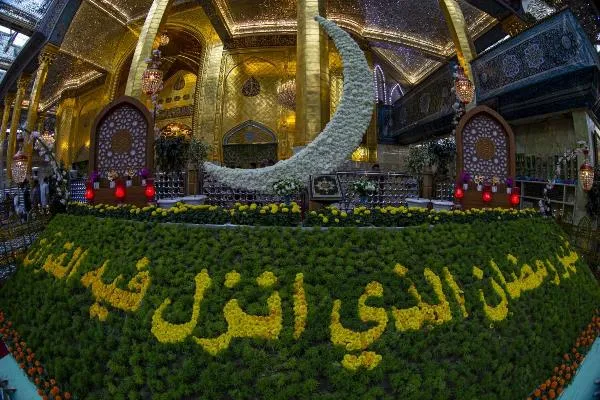 صحن مطهر حرم حضرت عباس(ع) به فرش گل مزین شد + عکس