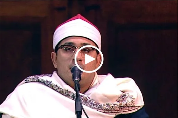شاهد...كيف يتأثر شاب مصري بتلاوة القارئ 