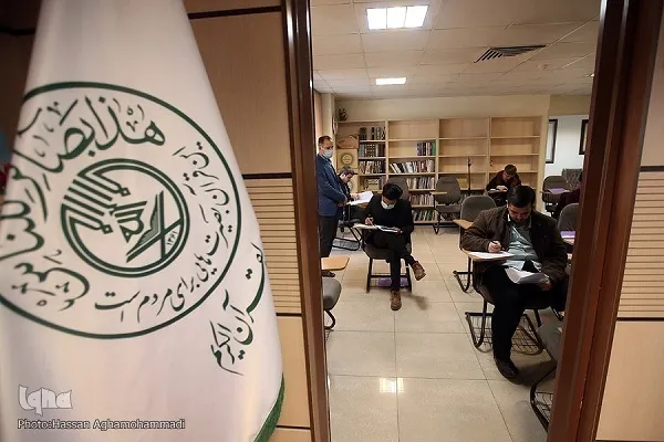 10.000 memorizadores fazem exame para receber diploma especializado em memorização do Alcorão