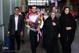 بازگشت یونس شاهمرادی، قهرمان مسابقات بین‌المللی قرآن و اذان «عطر الکلام» عربستان به ایران