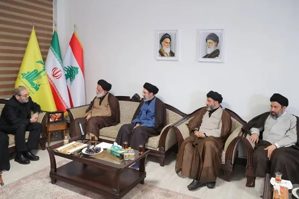 ️حضور جمعی فرزندان حضرت آیت‌الله خامنه‌ای در دفتر حزب‌الله لبنان در تهران