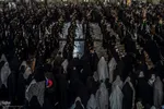آیین لاله‌گردانی خدام حرم شاهچراغ(ع) در رثای شهادت امام رضا(ع)