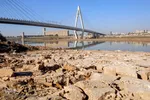 کارون روزگاری یکی از پر آب ترین رود های کشور بوده است که اخیرا درسطح آن خشکی های زیادی بوجود آمده است.
