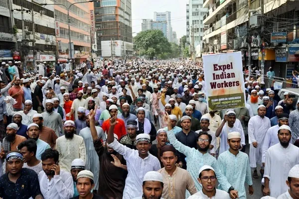 Demo Besar-Besaran Umat Muslim dalam Menentang Penistaan Kesucian Situs-Situs Islam