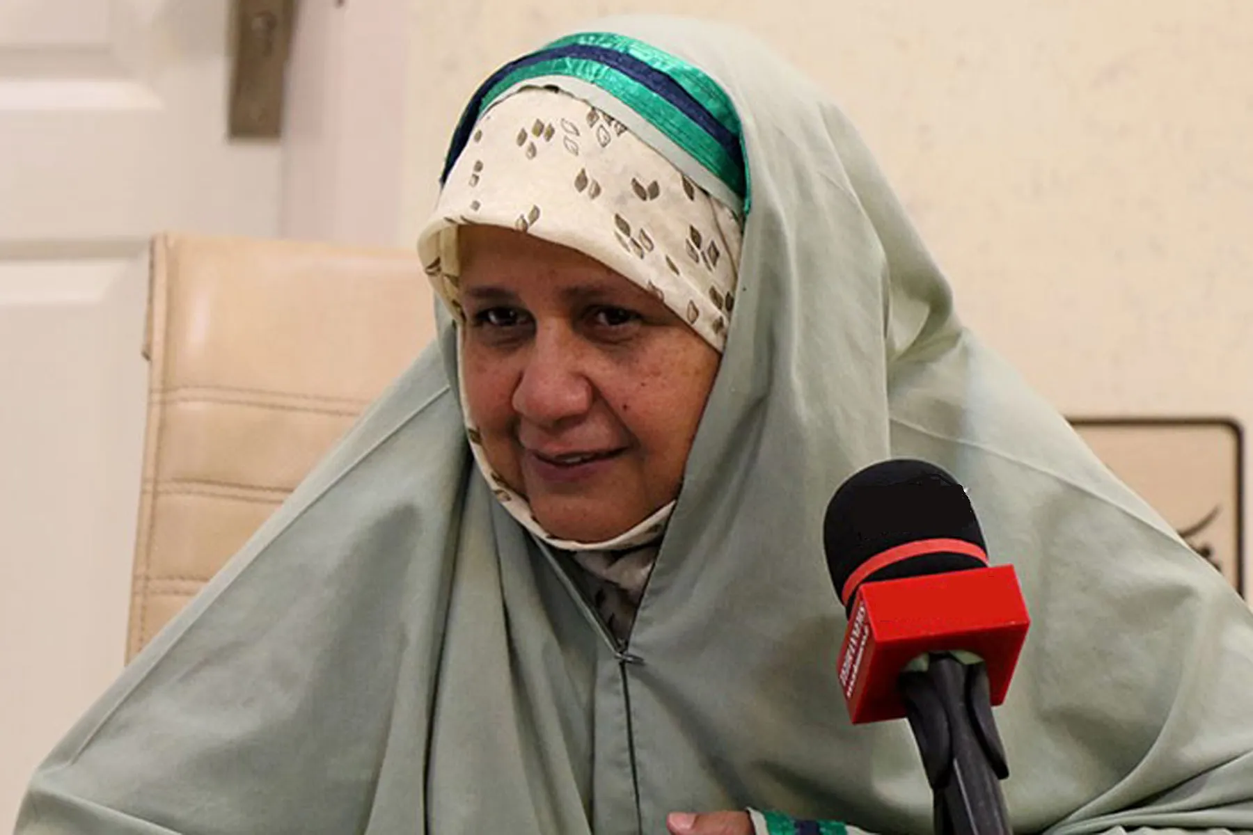 نذر جالب تازه مسلمان آمریکایی در حرم امام رضا(ع)