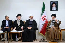 دیدار دست‌اندرکاران کنگره ۲۰۰۰ شهید استان بوشهر با رهبر انقلاب