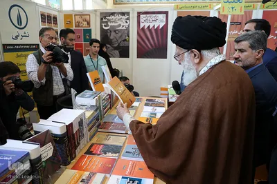 بازدید رهبر انقلاب از سی و‌‌ یکمین نمایشگاه بین‌المللی کتاب تهران