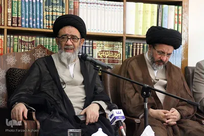اعطاء کارت خبرنگار افتخاری به نماینده ولی فقیه ـ تبریز