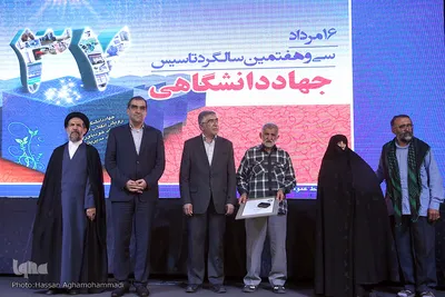 تقدیر از خانواده جهادگر شهید حجت الاسلام سید مهدی تقوی ، مدیر عامل سابق خبرگزاری بین المللی قرآن 