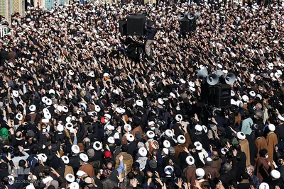 Qom nimmt Abschied von Ayatollah Safi Golpaygani