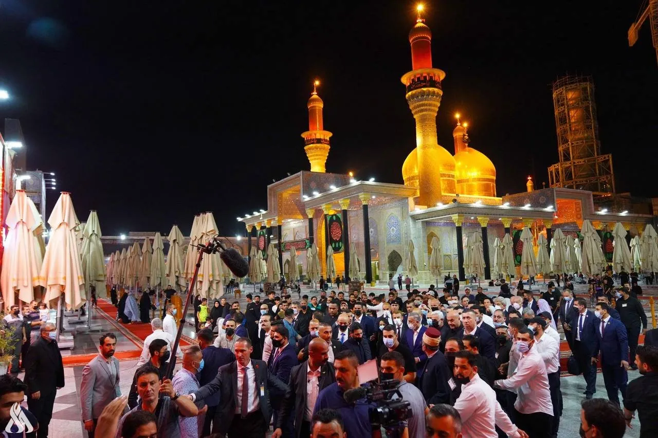 آمانویل ماکرون د حضرت امام موسی کاظم(ع)  حرم ته ورغی