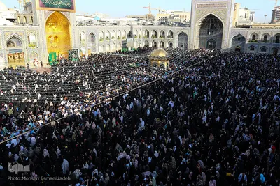 تعویض پرچم گنبد حرم امام رضا(ع)‎
