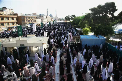 Fitr-Festgebet im Heiligen Schrein von Fatima Masuma (sa.) verrichtet