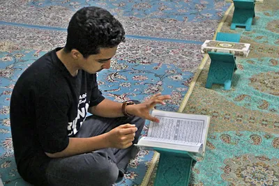 محفل انس با قرآن کریم در آستان مقدس حضرت علی ابن حمزه(ع)