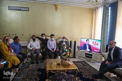 شادی شیرازی ها در مقابل منزل محمدرضا گرایی