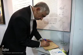 بازدید عبدالهادی فقهی زاده، معاون قرآن و عترت وزارت فرهنگ و ارشاد اسلامی از نمایشگاه آثار برگزیده جشنواره ملی و هنری «همام»
