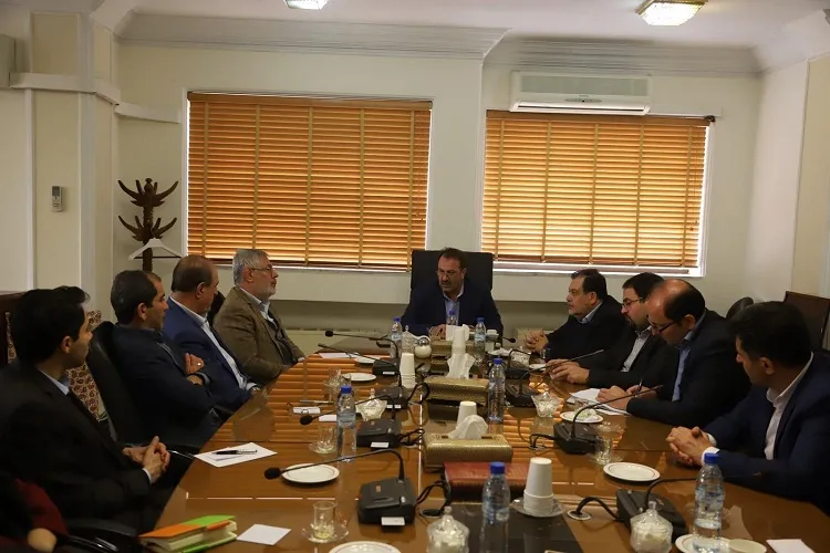 معنای همبستگی اتحاد همگان است نه تنها اتحاد با استاندار/ به جوانان فرصت دهیم