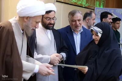 مراسم تقدیر از حافظان و قرآن پژوهان تحت پوشش کمیته امداد امام خمینی (ره) فارس