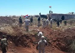 Le drapeau de la Syrie flotte de nouveau à sa frontière avec « Israël »