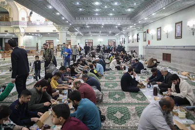 توزیع افطاری در شب میلاد امام حسن مجتبی(ع)