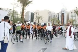 Hadsch 2019: Englische Pilger-Radfahrer in Medina eingetroffen