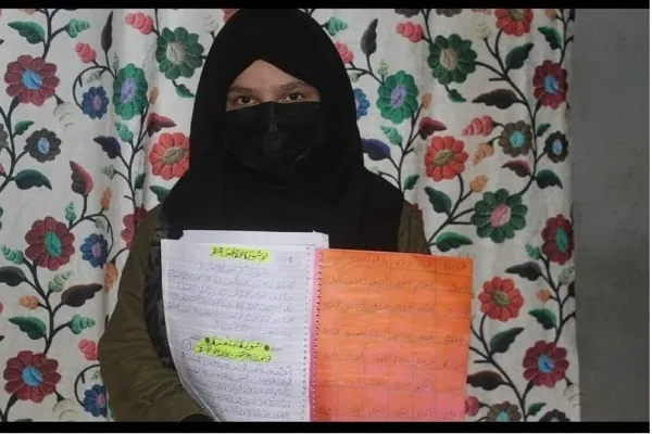 Pelajar India menyalin Al-Quran dengan pen + video