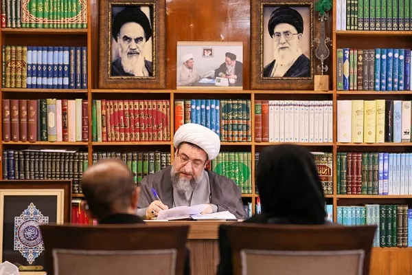 دیدار اقشار مختلف مردم با امام جمعه تبریز