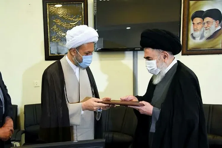 برپایی نشست هیئت امنای آستان شاهچراغ(ع) /‌ تلاش برای تحقق مفهوم سومین حرم اهل بیت(ع)