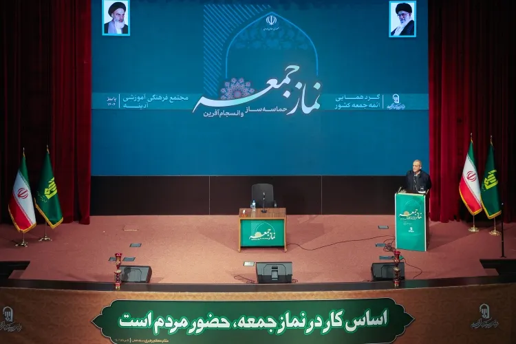مساجد باید مرکز انسجام محلات و محل خدمت‌رسانی باشند