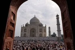 ভারতের তাজমহলে পূজা এবং নামাজ পড়া নিয়ে বিতর্ক