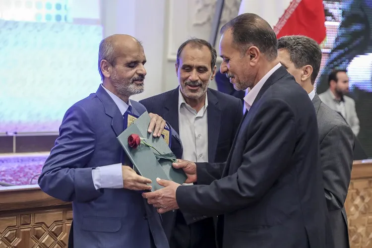 گزارش ایکنا از مراسم تجلیل از پدر قاریان فارس