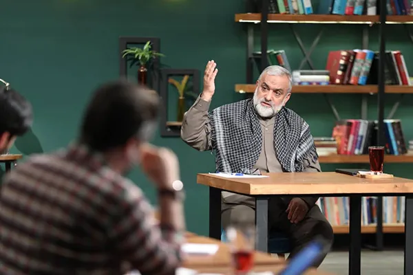 حل معضلات جامعه راهکارهای انقلابی می‌خواهد