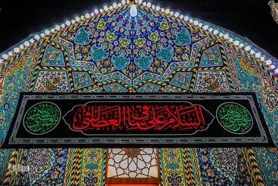نصب پرچم های سیاه در آستان مقدس امام حسین(ع)
