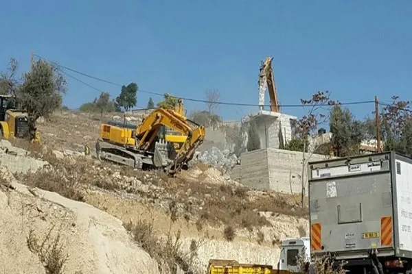Siyonist Rejim Filistinlilerin evlerini yıkmaya devam ediyor
